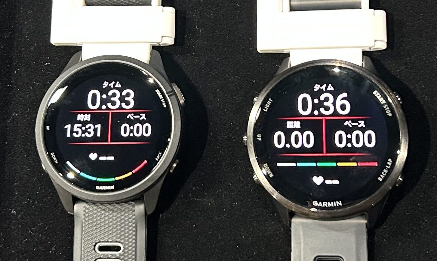 265と570のディスプレイ明るさ比較(テーブル上)