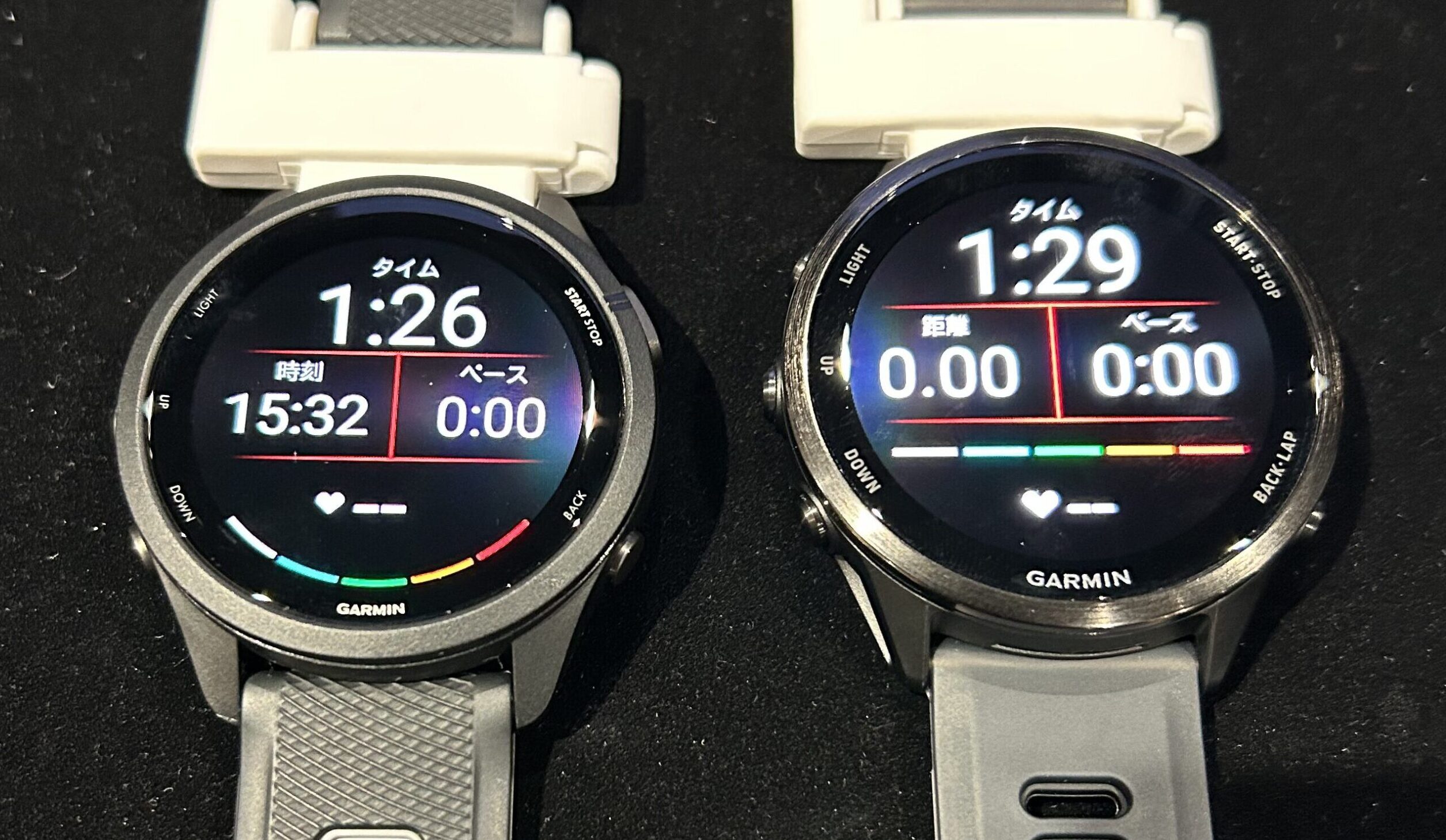 265と570のディスプレイ明るさ比較(テーブル上)