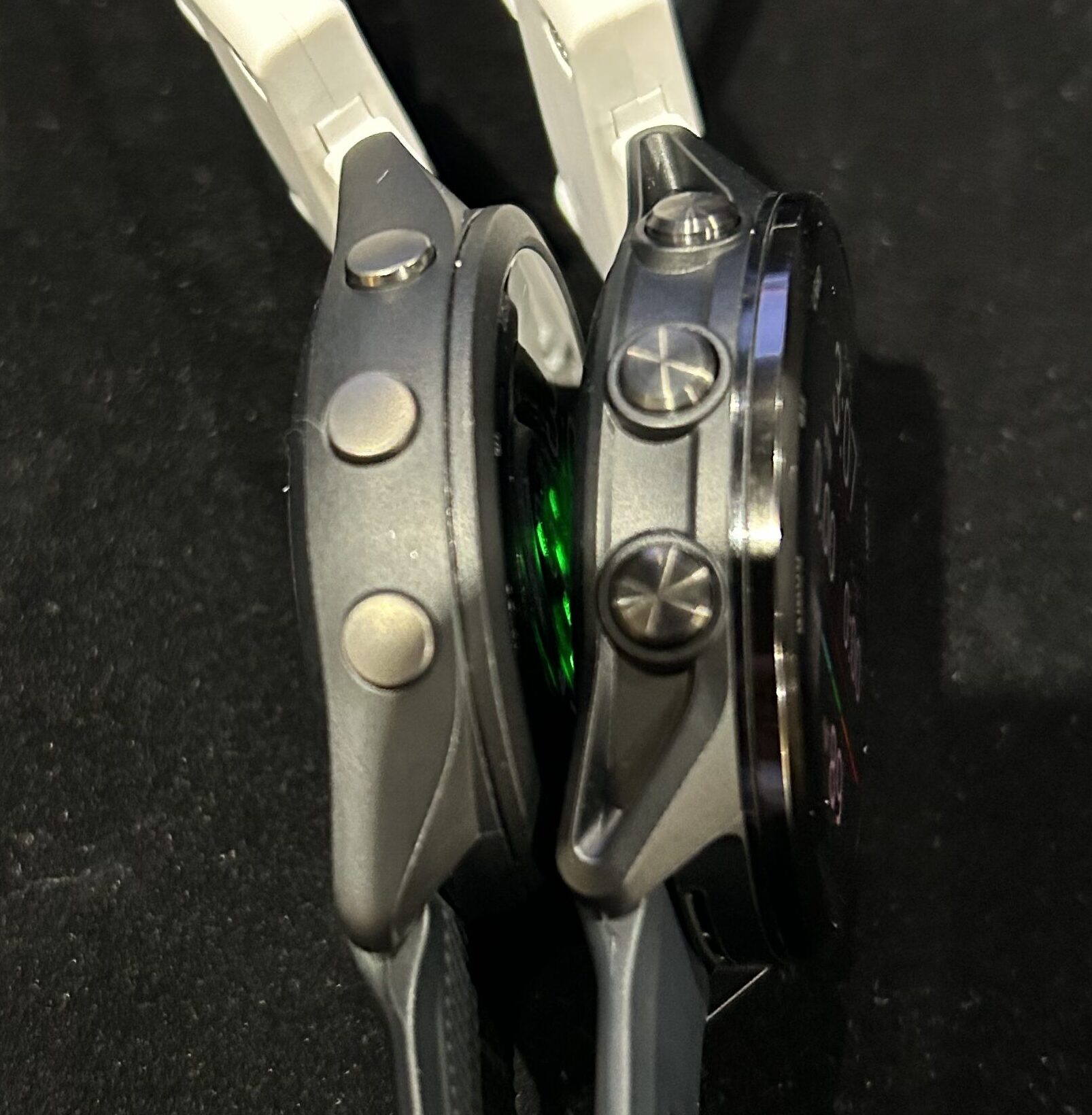 265と570のボタンと厚み比較(左側)
