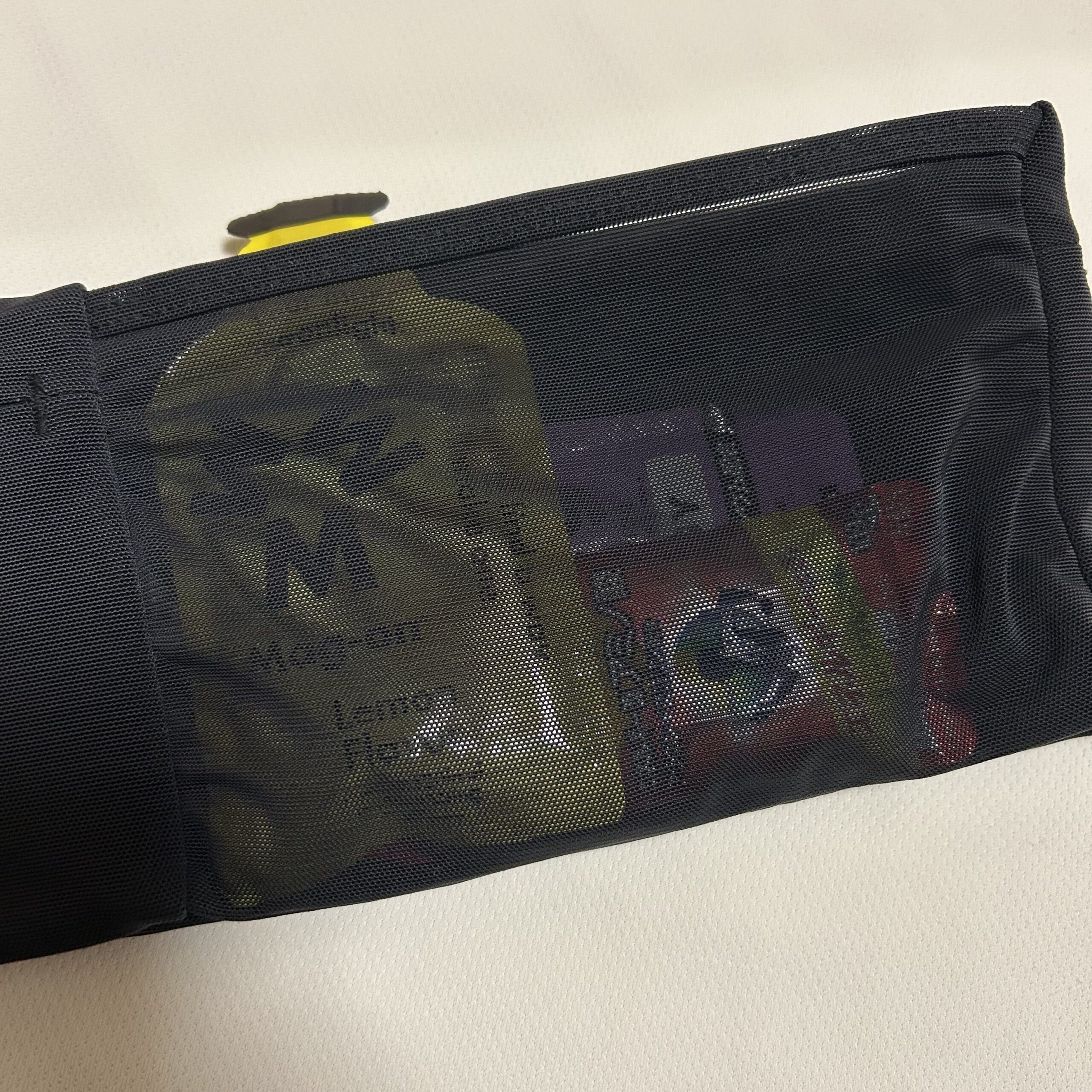 ネイサン ジップスター マックスにジェルを複数個収納した状態