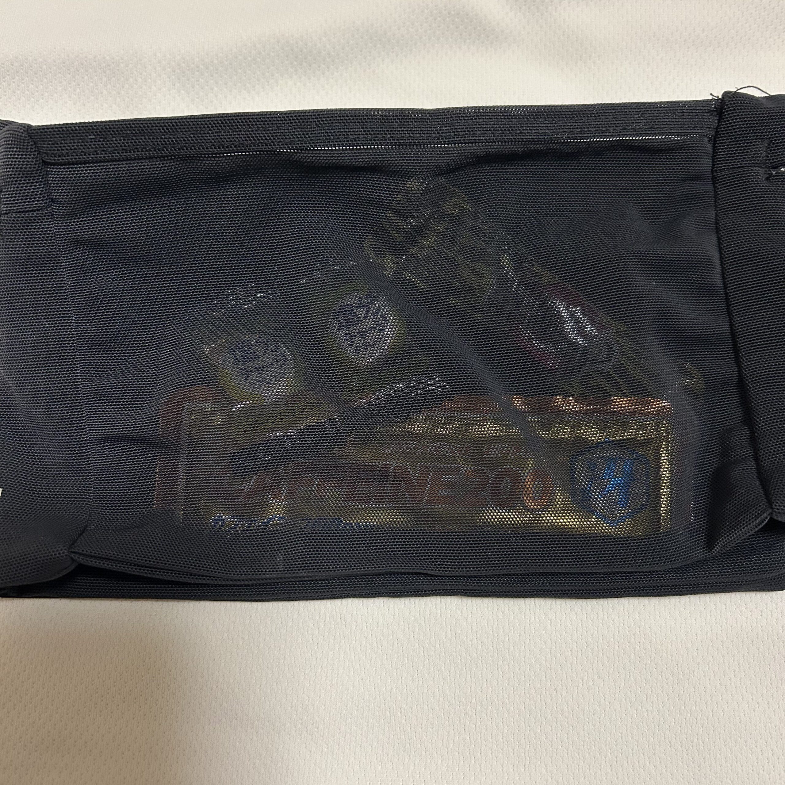 ネイサン ジップスター マックスにジェルと塩タブレット、塩ようかんを収納した状態